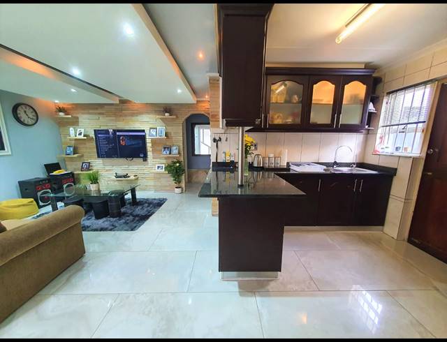 3 BEDROOM HOUSE FOR SALE IN SUMMER GREENS